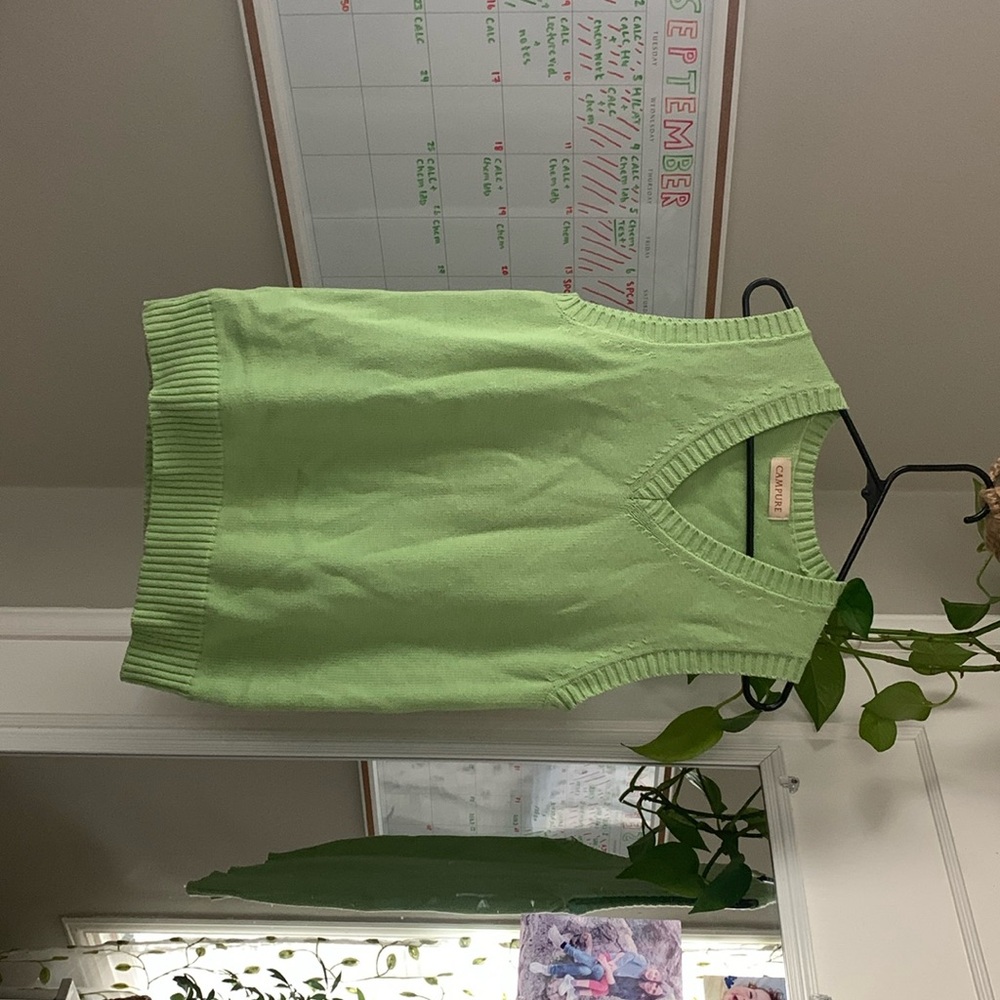 Medium-Large, Light green sweater vest